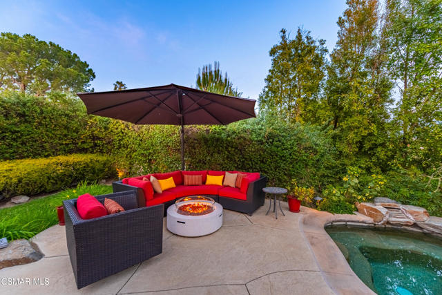 1008 N Country Club Drive, Simi Valley CA: https://media.crmls.org/mediaz/dae9f7b2-136a-454c-988a-4ca35fdbed6f.jpg