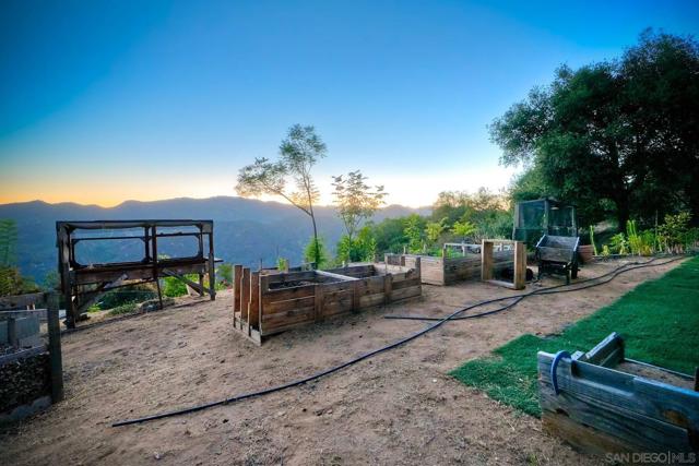 2064 Santa Margarita Dr., Fallbrook CA: https://media.crmls.org/mediaz/daea34b0-57b2-4885-9fb2-a6f6a804a715.jpg