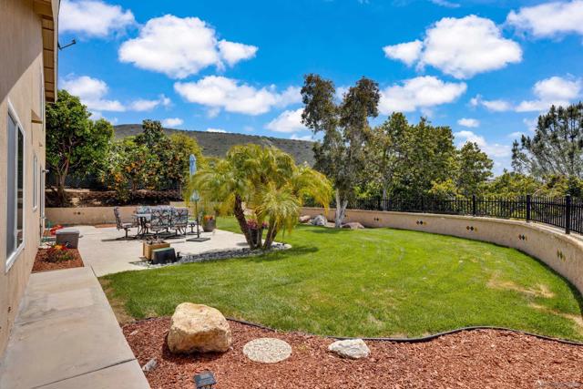 9959 Riverhead Dr, San Diego CA: https://media.crmls.org/mediaz/daea4653-a465-4598-891e-3bdc44386492.jpg