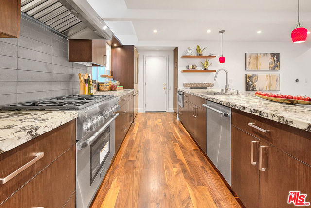 3804 Duray Place, Los Angeles CA: https://media.crmls.org/mediaz/daeb1e5d-a684-4338-b8ef-bf47f2cb2b2c.jpg