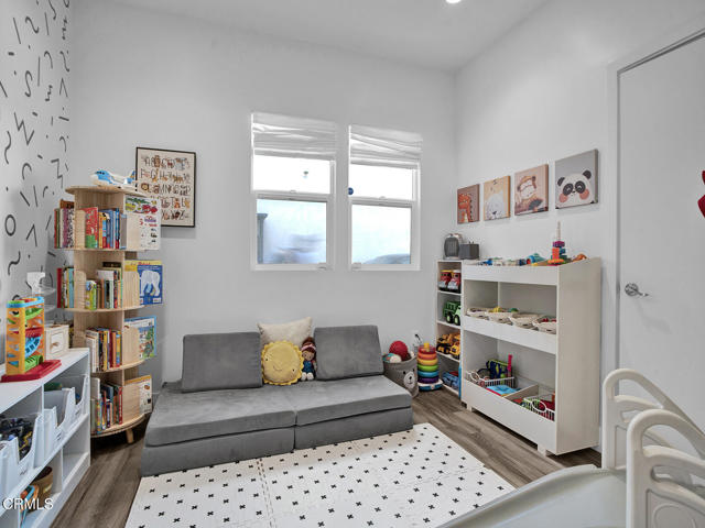 5662 Hazeltine Avenue, Van Nuys CA: https://media.crmls.org/mediaz/daeba19b-d931-4ac2-8c17-4bcc7621dd88.jpg