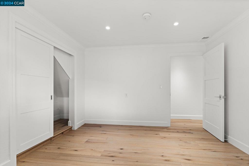 https://media.crmls.org/mediaz/daec30d9-bb91-4667-96d7-6ea8a89ecf53.jpg?preset=X-Large