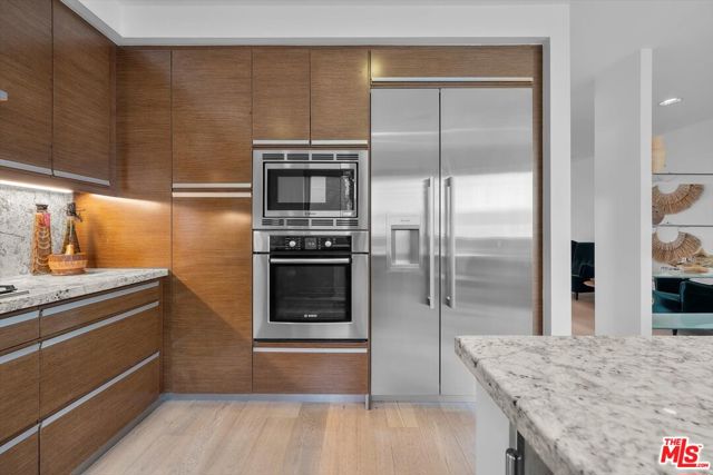 310 Washington Boulevard, Marina del Rey CA: https://media.crmls.org/mediaz/daec3637-4d08-4c56-b041-8bd4a5228c02.jpg