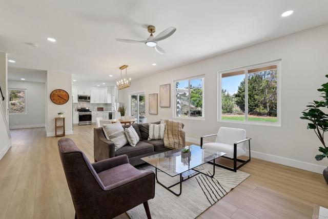 5471 Papagallo Drive, Oceanside CA: https://media.crmls.org/mediaz/daec3eb6-3b91-4b32-976f-4a54ee2fc35d.jpg