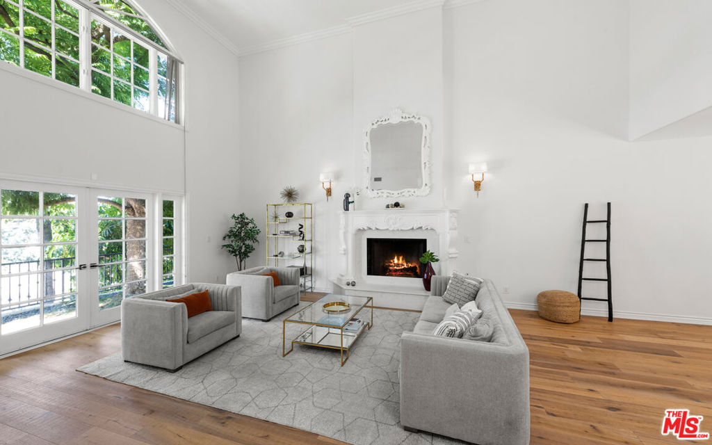 3033 N Beverly Glen Circle