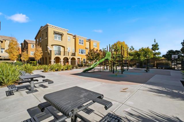 5724 Pandorea Terrace, Newark CA: https://media.crmls.org/mediaz/daecad57-82d6-428f-b7af-627d57c744d6.jpg