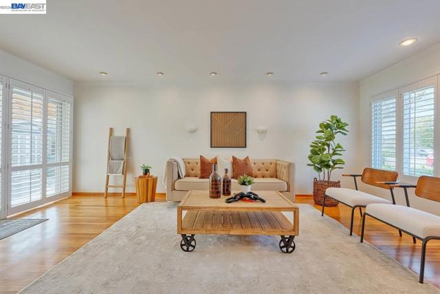 1515 Miramonte Ave, Mountain View CA: https://media.crmls.org/mediaz/daed03c3-0c7b-4f36-93ea-03b0570b02ea.jpg