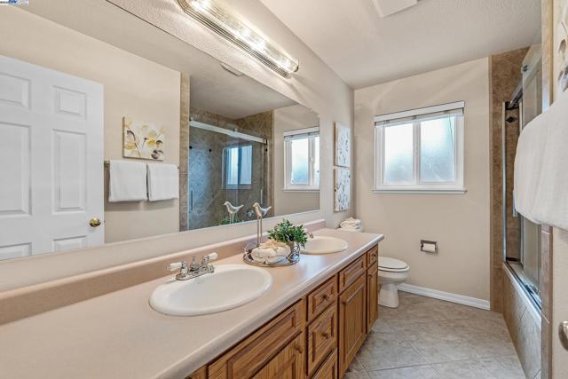 5135 Charlotte Way, Livermore CA: https://media.crmls.org/mediaz/daed3e0e-9744-4385-a17f-28936bf20b3d.jpg