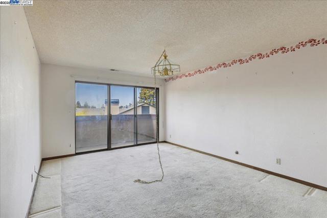 26937 Hayward Blvd, Hayward CA: https://media.crmls.org/mediaz/daed3eff-ee9f-4632-a611-0495409dc61f.jpg