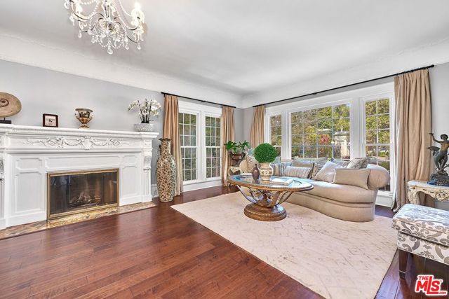 136 Fremont Place, Los Angeles CA: https://media.crmls.org/mediaz/daed94b7-b032-4b95-83c2-b23e4a65d65f.jpg