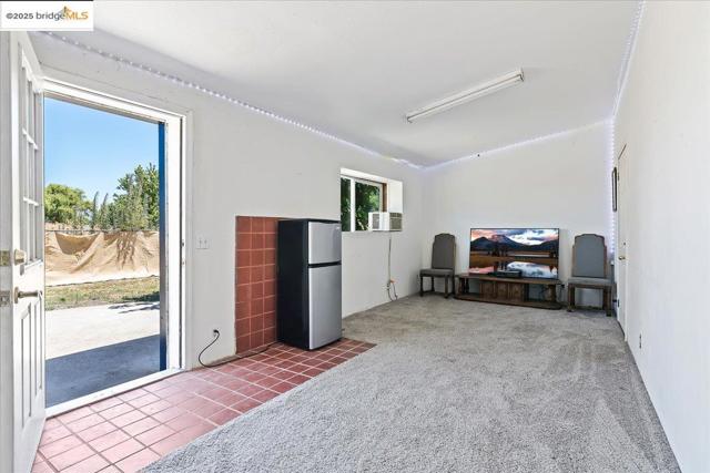 2325 Taylor Rd, Bethel Island CA: https://media.crmls.org/mediaz/daee02d8-cb98-429b-9dc5-a9db0d09aa68.jpg