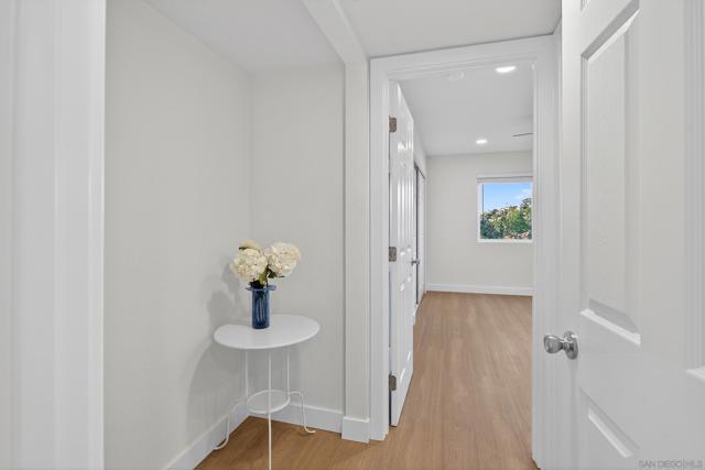 4060 Rosarita Dr, La Mesa CA: https://media.crmls.org/mediaz/daee2565-ac94-49c8-9a0d-ac9d8b48b583.jpg