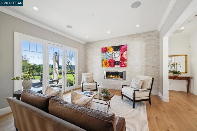 1204 Glen Rd, Lafayette CA: https://media.crmls.org/mediaz/daee389c-d675-4e8f-b8ef-1a0ae3818c5e.jpg
