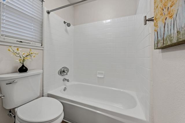 1410 Groth Cir, Pleasanton CA: https://media.crmls.org/mediaz/daeedc99-56cd-483e-814f-e3f8962be450.jpg