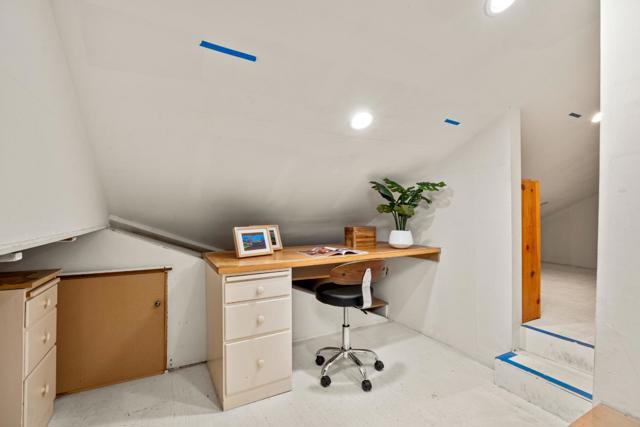 1 Le Havre Place, Half Moon Bay CA: https://media.crmls.org/mediaz/daeee7a9-f83c-4a96-aee8-8c8ccafe2e90.jpg
