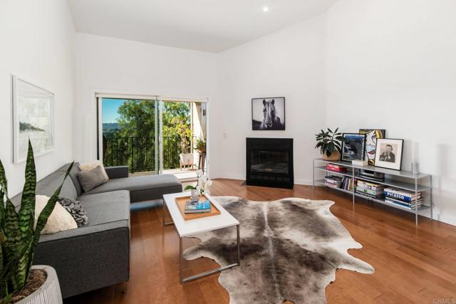 Detail Gallery Image 3 of 27 For 7323 Calle Luna, Carlsbad,  CA 92009 - 2 Beds | 2 Baths