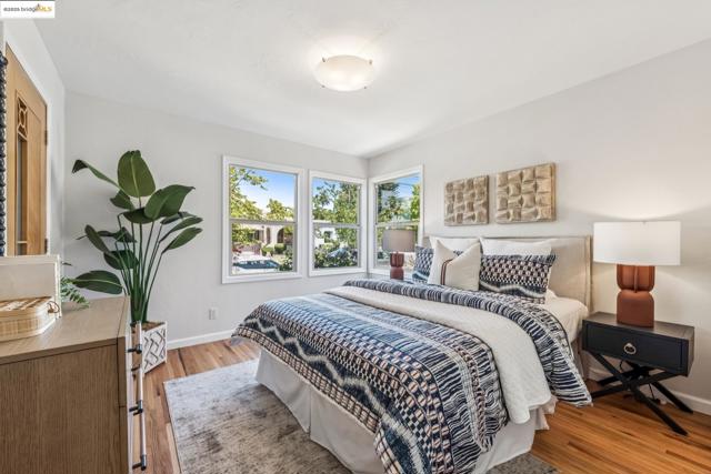 1708 Derby St, Berkeley CA: https://media.crmls.org/mediaz/daef0d98-c37f-45fc-a291-d859d090386a.jpg