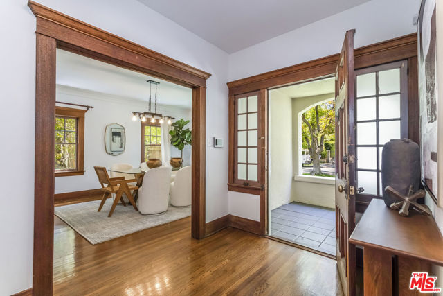 1622 N Orange Grove Avenue, Los Angeles CA: https://media.crmls.org/mediaz/daef7005-e00f-46b7-88f5-5258593116b7.jpg