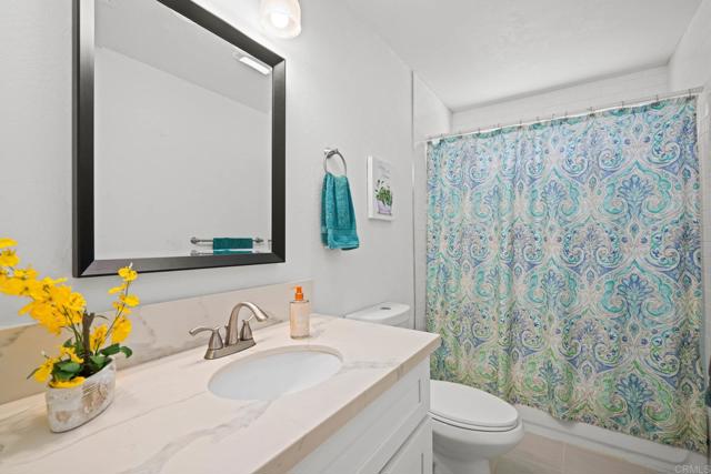 620 Sunset Drive, Vista CA: https://media.crmls.org/mediaz/daef9144-2da2-4023-b5c1-8955d33e0f45.jpg
