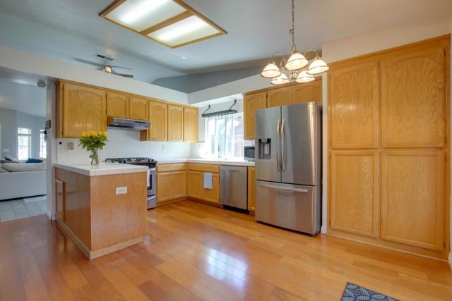 2171 Spruce Drive, Hollister CA: https://media.crmls.org/mediaz/daefa685-7f25-49c5-a6c7-3c5f64fb8bf5.jpg