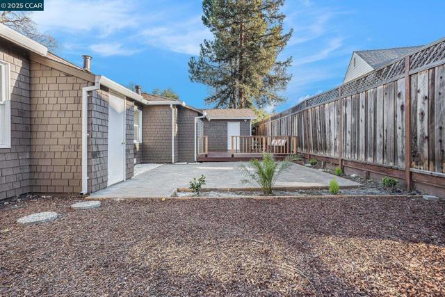 2139 WHYTE PARK AVE, Walnut Creek CA: https://media.crmls.org/mediaz/daefdaa0-b423-4af4-9217-ec485c016e3c.jpg
