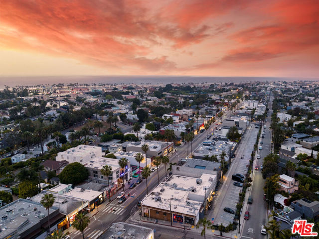 1346 Abbot Kinney Boulevard, Venice CA: https://media.crmls.org/mediaz/daefebae-768b-4cb4-ab62-8703b4fe82e4.jpg