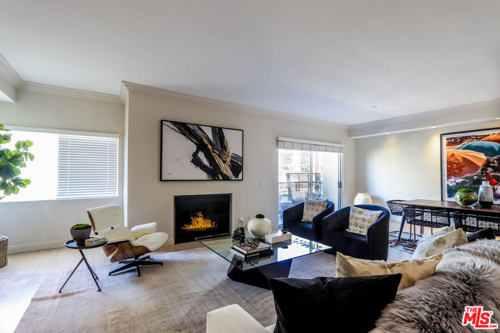 121 S Palm Drive #404