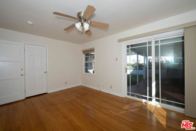 5260 Parkglen Avenue, Los Angeles CA: https://media.crmls.org/mediaz/daf030ec-acc7-4137-be31-e5fffb8942b7.jpg