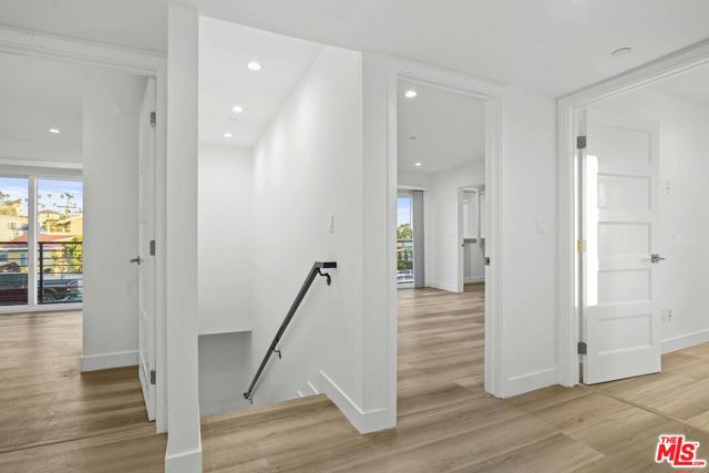 2125 S Rimpau Boulevard, Los Angeles CA: https://media.crmls.org/mediaz/daf060a4-ce2b-44bb-b17c-00eadf493e4d.jpg