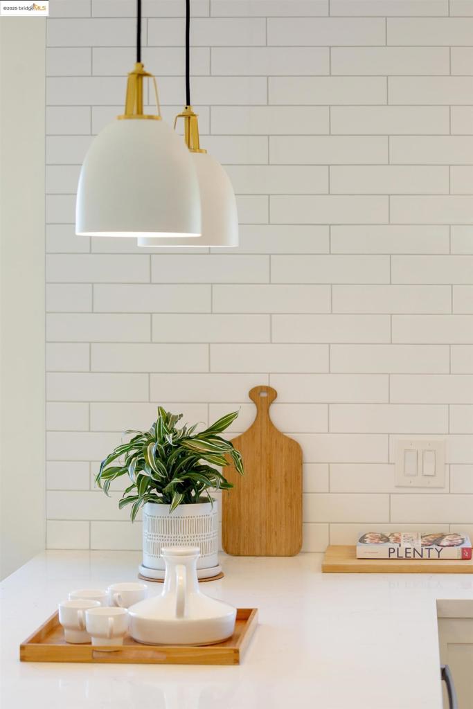 https://media.crmls.org/mediaz/daf0be42-bcd0-4604-aad2-39a7b8d76bd5.jpg?preset=X-Large