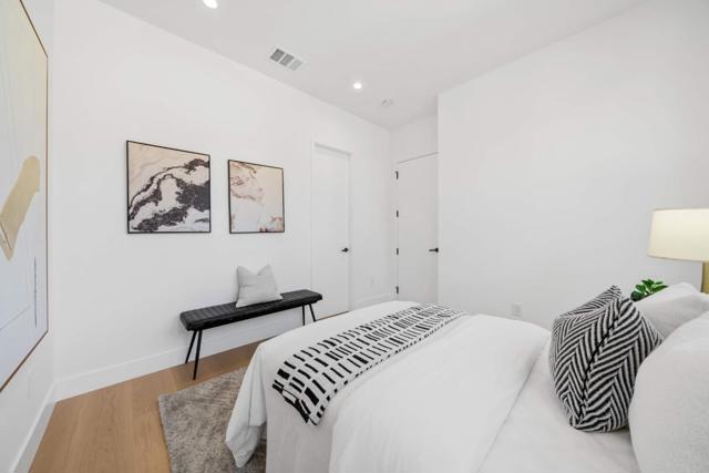 89 Centre Street, Mountain View CA: https://media.crmls.org/mediaz/daf15e49-9a11-4e30-98b2-9f7ebe7c51af.jpg