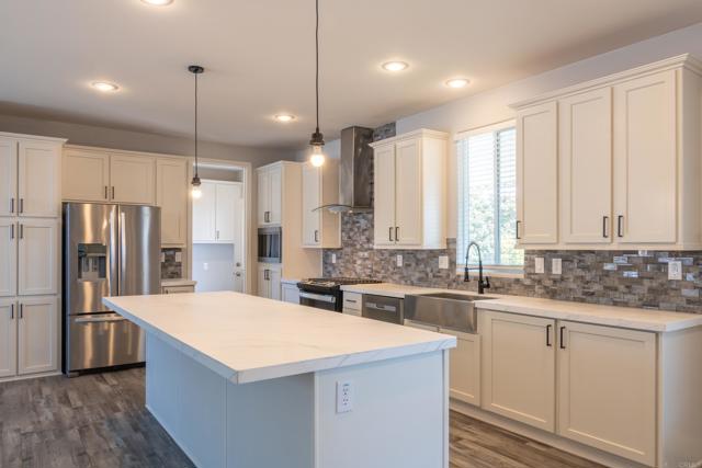 2003 Bayview Heights Dr, San Diego CA: https://media.crmls.org/mediaz/daf1c5bb-85b0-4117-8cec-24b1c480189f.jpg