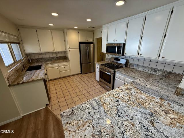 4015 W Avenue L2, Lancaster CA: https://media.crmls.org/mediaz/daf1d48e-78dd-44f1-90d4-a82174c231ee.jpg