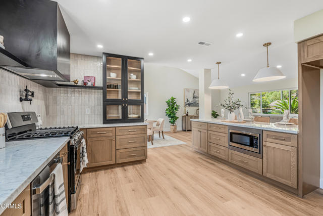 308 Calle Converse, Camarillo CA: https://media.crmls.org/mediaz/daf254b1-7d1f-4263-a070-b6c73b4bee7a.jpg