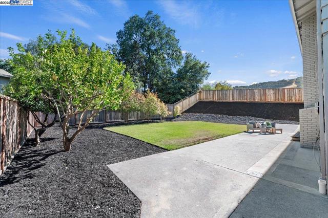 103 Baldwin Dr, Danville CA: https://media.crmls.org/mediaz/daf2805d-d874-4d52-b0af-06ea6266952e.jpg