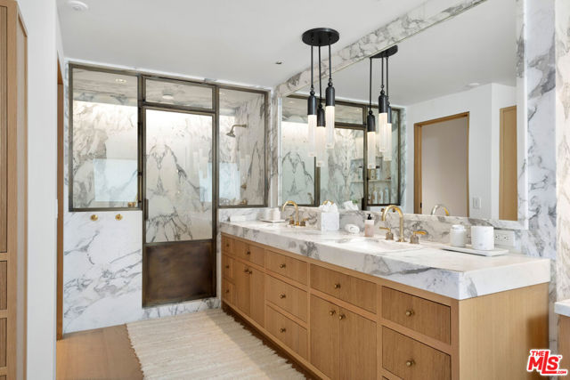 24818 Malibu Road, Malibu CA: https://media.crmls.org/mediaz/daf28b03-d945-44ac-bd6a-91ff308e6f21.jpg