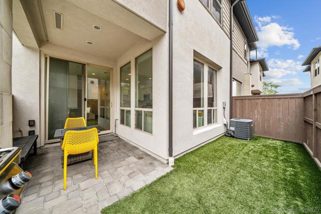 2335 Aperture Circle, San Diego CA: https://media.crmls.org/mediaz/daf294c5-500c-4960-9782-2041db5ded77.jpg