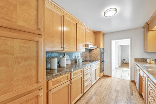 171 E Creek Drive, Menlo Park CA: https://media.crmls.org/mediaz/daf29ac3-bfcd-4ec2-8b40-01734c590e96.jpg