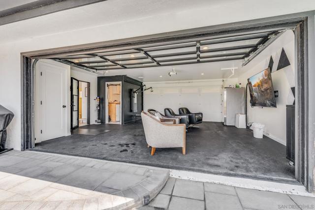 1271 Via Sendero, Escondido CA: https://media.crmls.org/mediaz/daf2b293-b6ad-4838-83b7-711cdb49bf9b.jpg