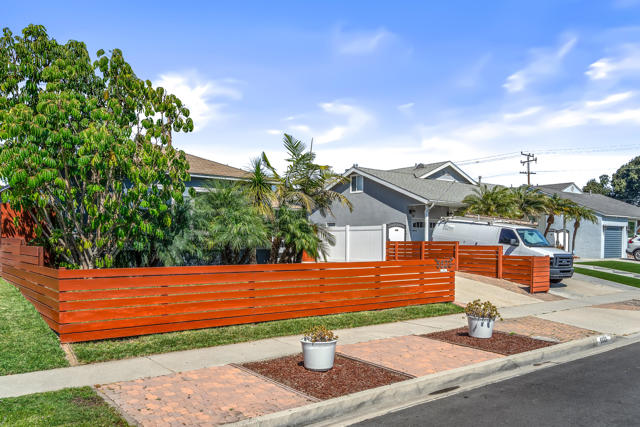 5523 Graywood Avenue, Lakewood CA: https://media.crmls.org/mediaz/daf3da97-f11b-4b9b-901f-8fd62ce19d18.jpg