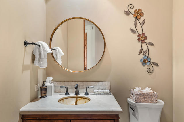 31 Hillcrest Drive, Rancho Mirage CA: https://media.crmls.org/mediaz/daf40f76-91bb-45ed-98c7-b5db44669b02.jpg