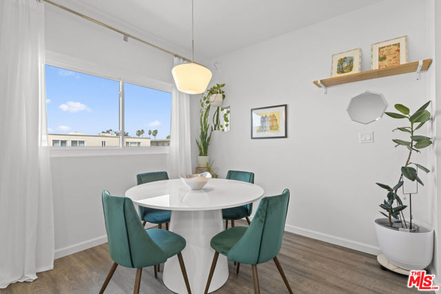 5414 Newcastle Avenue, Encino CA: https://media.crmls.org/mediaz/daf47578-528b-4554-9fdd-b8aae3e6343c.jpg