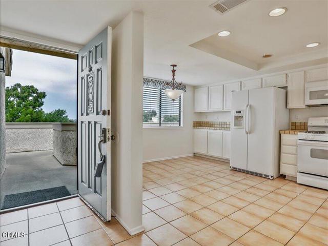 612 Island View Circle, Port Hueneme CA: https://media.crmls.org/mediaz/daf47794-f81f-4a55-a5d3-6cbddd338983.jpg