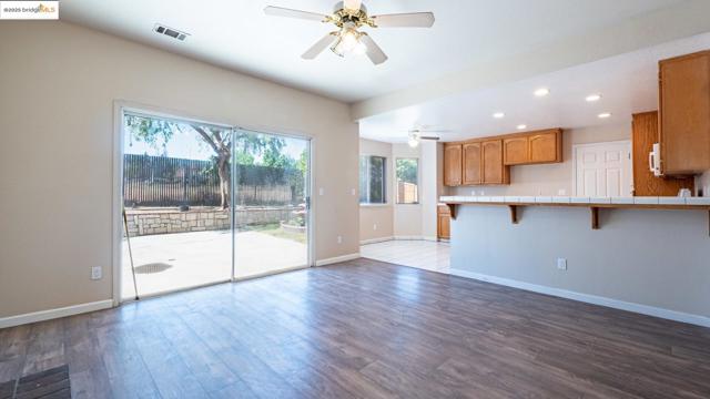 632 Burwood WAY, Antioch CA: https://media.crmls.org/mediaz/daf4d72e-b536-4e97-86ec-e7d19ccfdaad.jpg