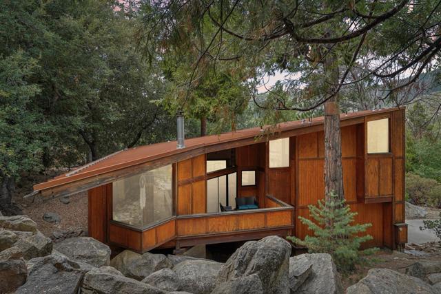 55491 Howland, Idyllwild CA: https://media.crmls.org/mediaz/daf4de96-4829-4001-9ee4-1e058ba22112.jpg