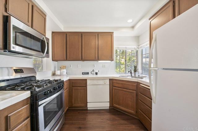 Detail Gallery Image 8 of 29 For 13398 Tiverton Rd, San Diego,  CA 92130 - 2 Beds | 2 Baths