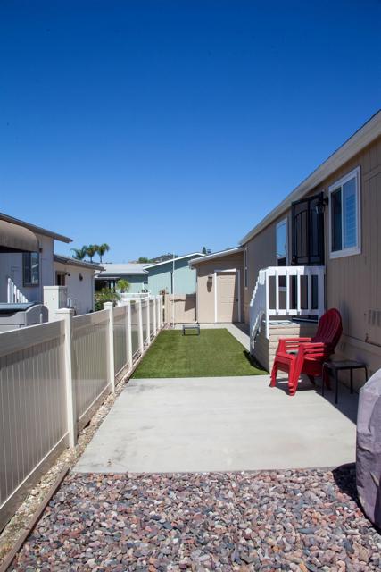 11851 Riverside Dr, Lakeside CA: https://media.crmls.org/mediaz/daf680ad-5b78-4e87-b3f7-0aee5d660994.jpg