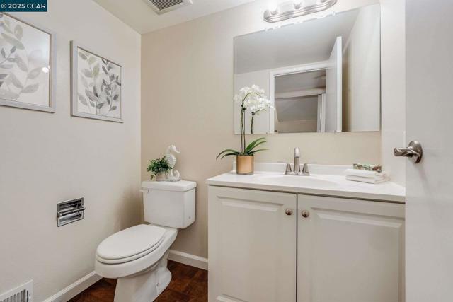 1105 Westmoreland Circle, Walnut Creek CA: https://media.crmls.org/mediaz/daf6817e-6a67-4513-ab2b-b9c698f4146f.jpg