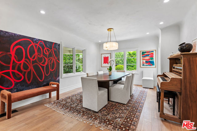 14226 Chandler Boulevard, Sherman Oaks CA: https://media.crmls.org/mediaz/daf79ca8-a815-487a-a65c-80d43f3d0e4f.jpg