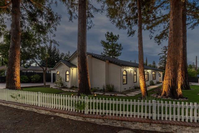 14375 La Rinconada Drive, Los Gatos CA: https://media.crmls.org/mediaz/daf7add1-c41c-417d-bec9-94ff11ef0fa7.jpg